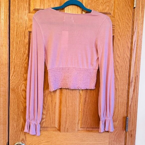 Urban Outfitters Women's Pink Rose Cropped V-Neck Blouse Size M NWT - Picture 6 of 9